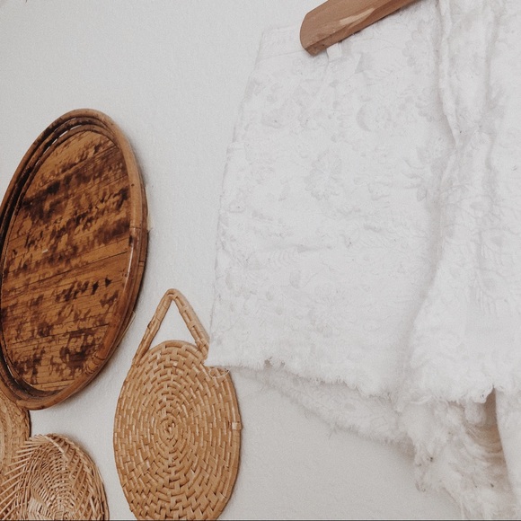 🚚 MOVING SALE! 🚚 White Free People shorts - Picture 2 of 3